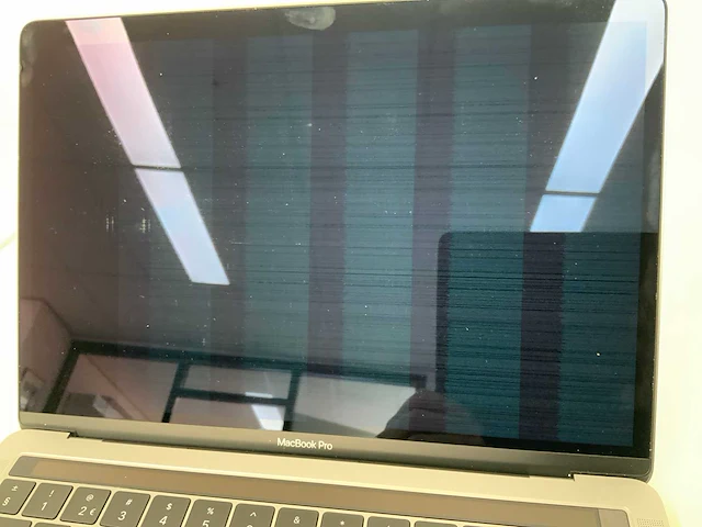 2019 apple a2159 13-inch macbook pro muhn2n/a laptop - afbeelding 2 van  4