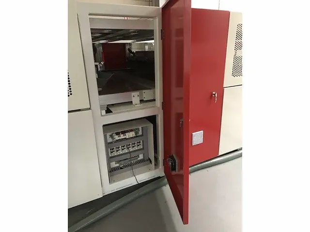 2019 boost solar laminator bsl 233360 fag stg zonnepaneel productielijn - afbeelding 24 van  43