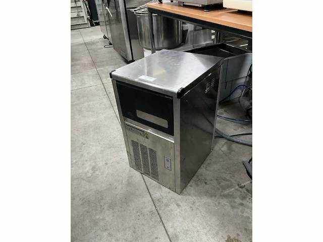 2019 brema sl35a ijsblokjesmachine - afbeelding 2 van  6