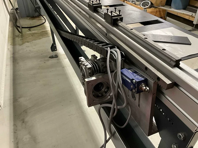 2019 hbm cy275g bandzaagmachine - afbeelding 11 van  23