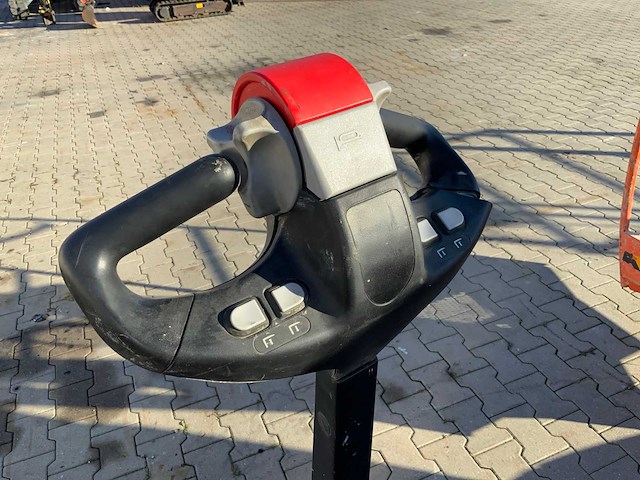 2019 hyster p2.0 elektrische palletwagen - afbeelding 5 van  8