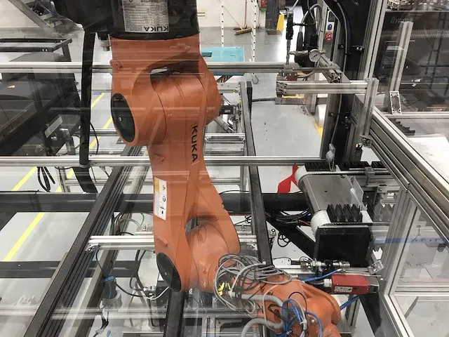 2019 kuka transportband met robot arm - afbeelding 3 van  26