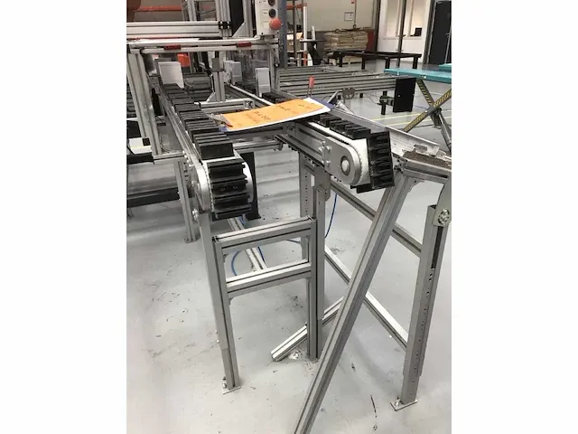 2019 kuka transportband met robot arm - afbeelding 8 van  26