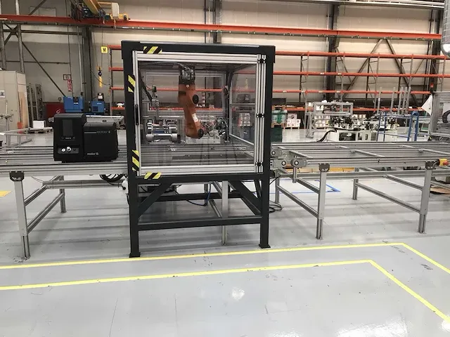 2019 kuka transportband met robot arm - afbeelding 1 van  26