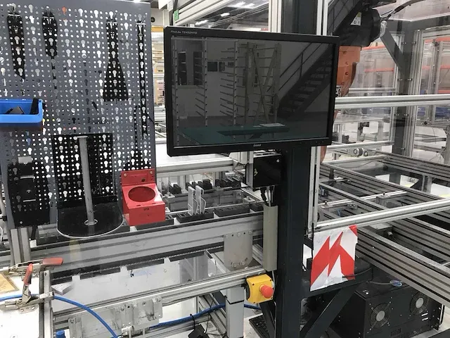 2019 kuka transportband met robot arm - afbeelding 14 van  26