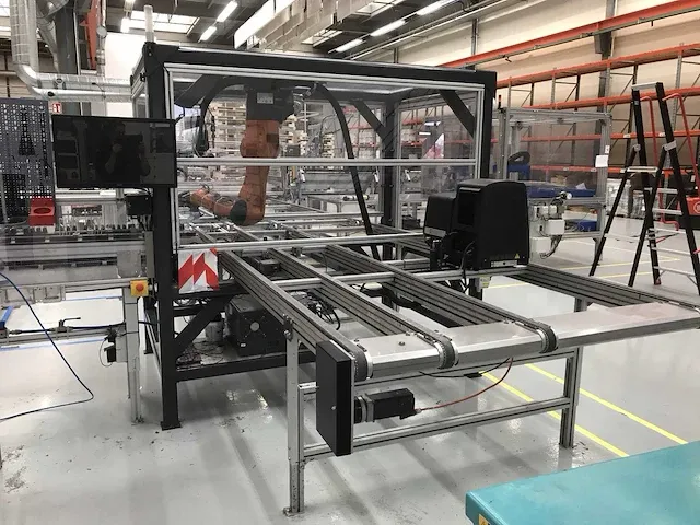 2019 kuka transportband met robot arm - afbeelding 15 van  26