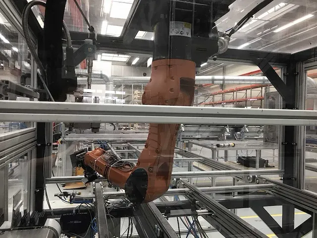 2019 kuka transportband met robot arm - afbeelding 23 van  26