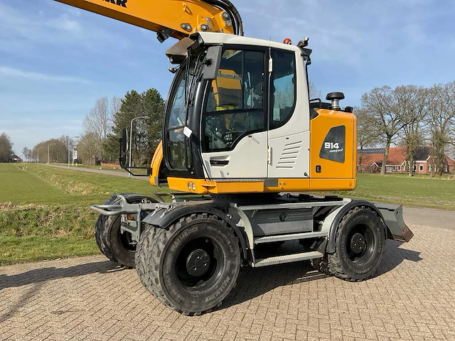 2019 liebherr a914 compact litronic banden graafmachine - afbeelding 2 van  47