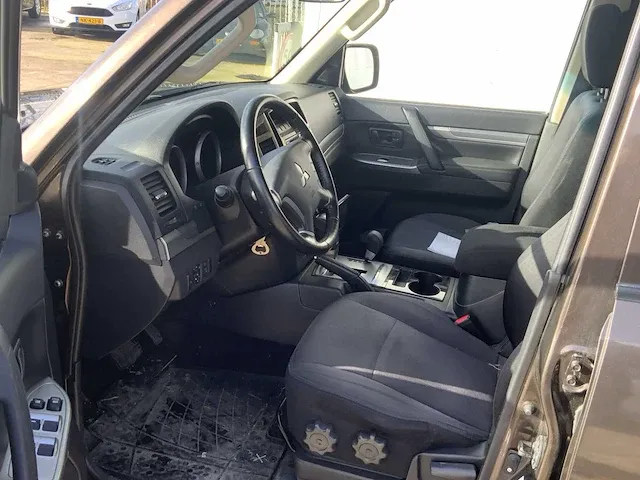 2019 mitsubishi pajero 3.2di-d c-stijl 4x4 terrein bedrijfsvoertuig - afbeelding 6 van  30