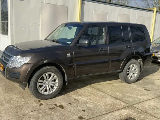 2019 mitsubishi pajero 3.2di-d c-stijl 4x4 terrein bedrijfsvoertuig - afbeelding 1 van  30