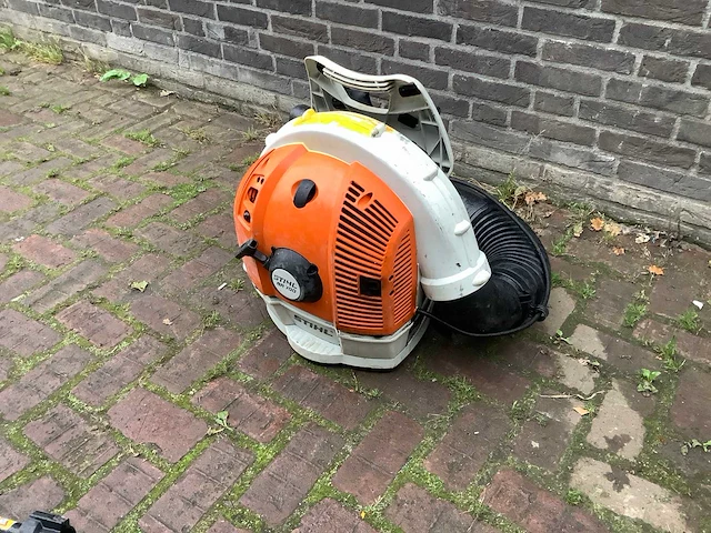 2019 stihl br700 bladblazer - afbeelding 1 van  4