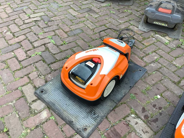 2019 stihl rmi422p robotmaaier - afbeelding 1 van  7