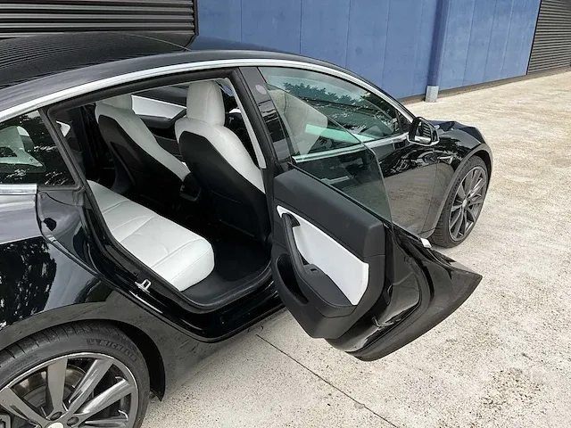 2019 tesla model 3 long range dual motor personenauto - afbeelding 21 van  38