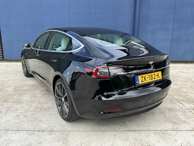 2019 tesla model 3 long range dual motor personenauto - afbeelding 23 van  38