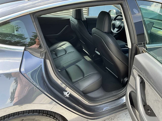 2019 tesla model 3 long range dual motor personenauto - afbeelding 38 van  47