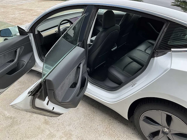 2019 tesla model 3 personenauto - afbeelding 24 van  37