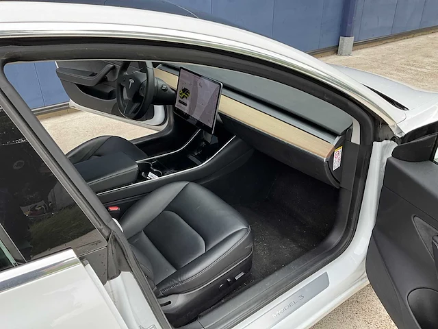 2019 tesla model 3 personenauto - afbeelding 27 van  37