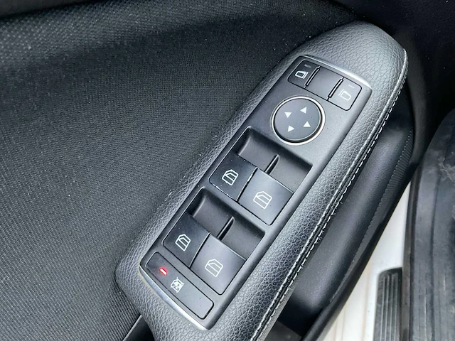 2020 - mercedes-benz - b-klasse - 220 d ambition - personenauto - afbeelding 5 van  32