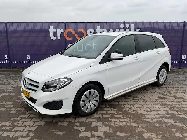 2020 - mercedes-benz - b-klasse - 220 d ambition - personenauto - afbeelding 1 van  32