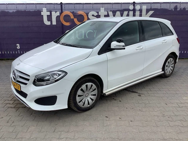 2020 - mercedes-benz - b-klasse - 220 d ambition - personenauto - afbeelding 1 van  13