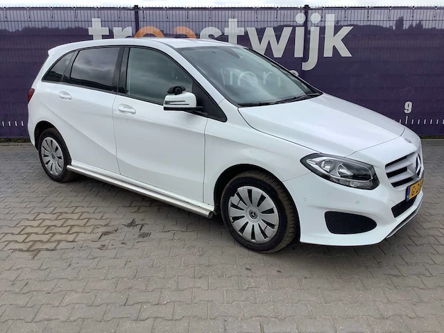 2020 - mercedes-benz - b-klasse - 220 d ambition - personenauto - afbeelding 6 van  13