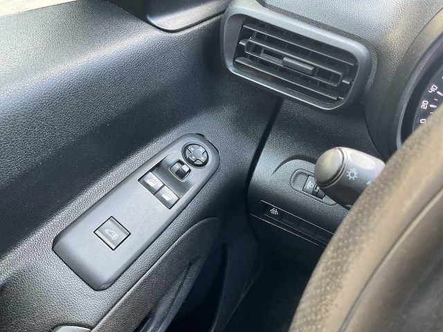 2020 - toyota - proace city - 1.5 d-4d innovator - bedrijfswagen - afbeelding 18 van  19