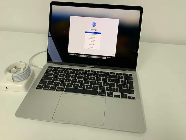 2020 apple 13-inch macbook air mgna3n/a laptop - afbeelding 1 van  5