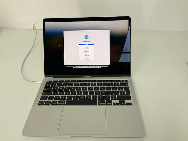 2020 apple 13-inch macbook air mgna3n/a laptop - afbeelding 1 van  3