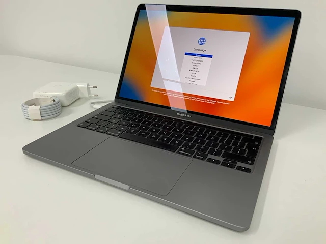 2020 apple 13-inch macbook pro myd82n/a laptop - afbeelding 1 van  6