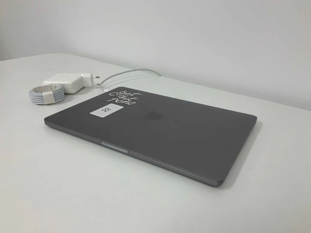 2020 apple 13-inch macbook pro myd82n/a laptop - afbeelding 4 van  6