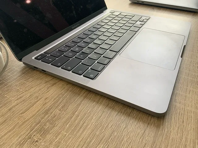 2020 apple macbook pro 13" a2338 laptop - afbeelding 3 van  7