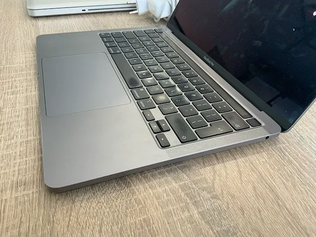 2020 apple macbook pro 13" a2338 laptop - afbeelding 4 van  7