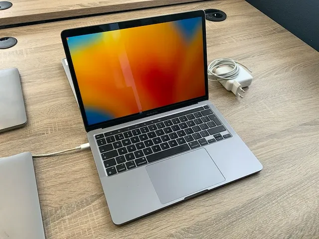 2020 apple macbook pro 13" a2338 laptop - afbeelding 2 van  9