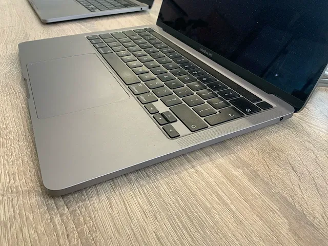 2020 apple macbook pro 13" a2338 laptop - afbeelding 5 van  9