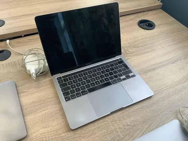 2020 apple macbook pro 13" a2338 laptop - afbeelding 1 van  7