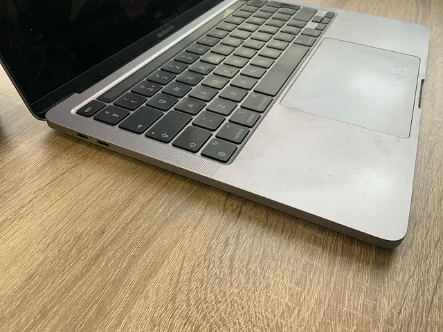 2020 apple macbook pro 13" a2338 laptop - afbeelding 4 van  7