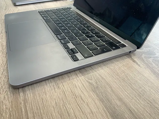 2020 apple macbook pro 13" a2338 laptop - afbeelding 5 van  7