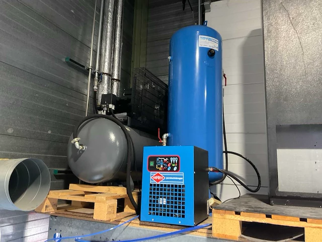 2020 atlas copco ac55e300t zuigercompressor - afbeelding 1 van  7