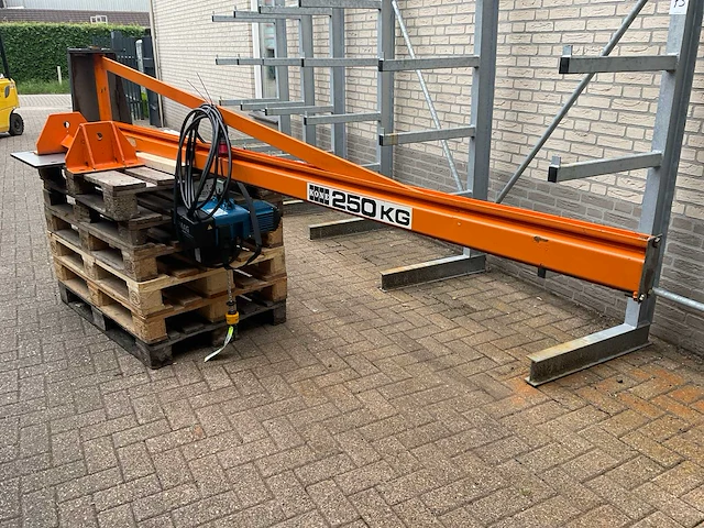2020 demag dc-com 2-250 kettingtakel met zwenkarm - afbeelding 1 van  6