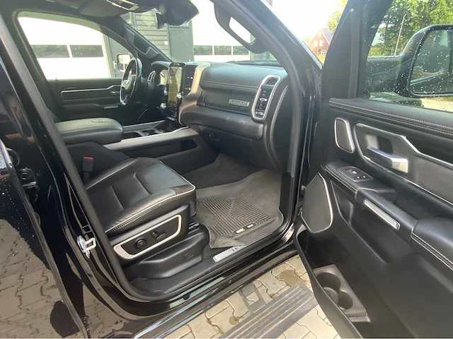 2020 dodge ram 1500 5.7 v8 4x4 cc laramie pick-up - afbeelding 18 van  46