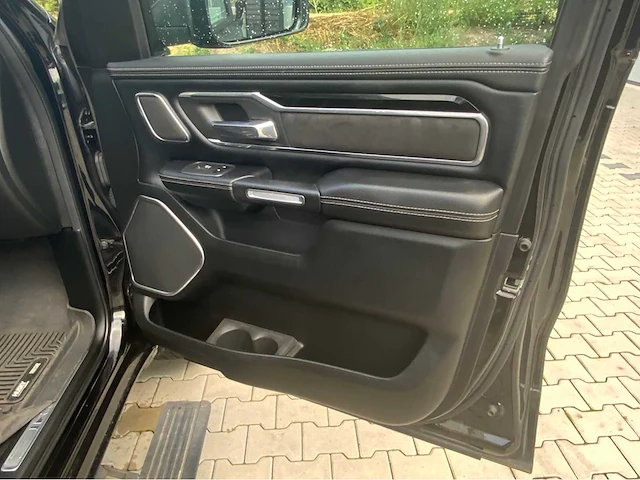 2020 dodge ram 1500 5.7 v8 4x4 cc laramie pick-up - afbeelding 21 van  46