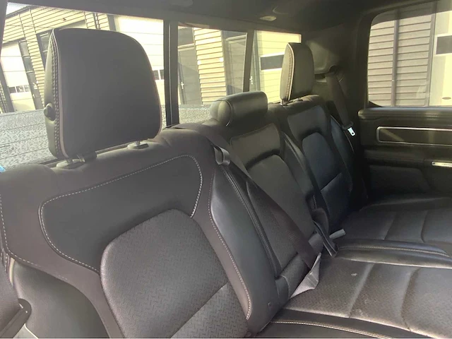 2020 dodge ram 1500 5.7 v8 4x4 cc laramie pick-up - afbeelding 25 van  46