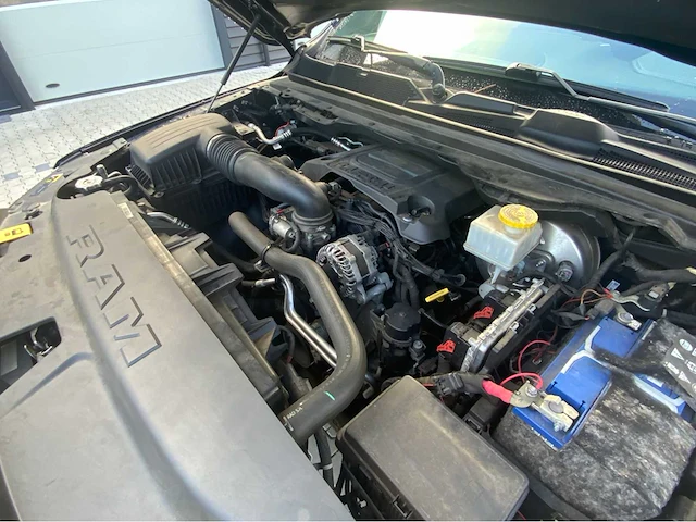 2020 dodge ram 1500 5.7 v8 4x4 cc laramie pick-up - afbeelding 38 van  46
