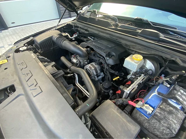 2020 dodge ram 1500 5.7 v8 4x4 cc laramie pick-up - afbeelding 39 van  46