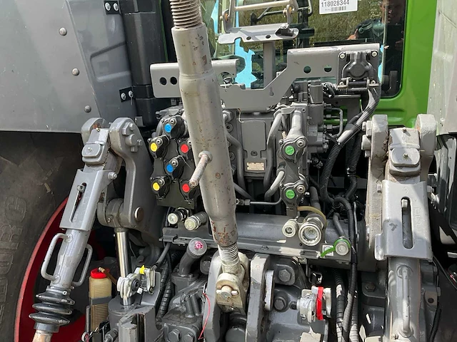 2020 fendt 828 vario s4 profi plus vierwielaangedreven landbouwtractor - afbeelding 13 van  41