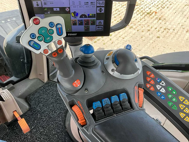 2020 fendt 828 vario s4 profi plus vierwielaangedreven landbouwtractor - afbeelding 27 van  41
