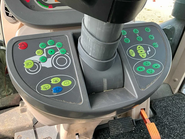 2020 fendt 828 vario s4 profi plus vierwielaangedreven landbouwtractor - afbeelding 29 van  41