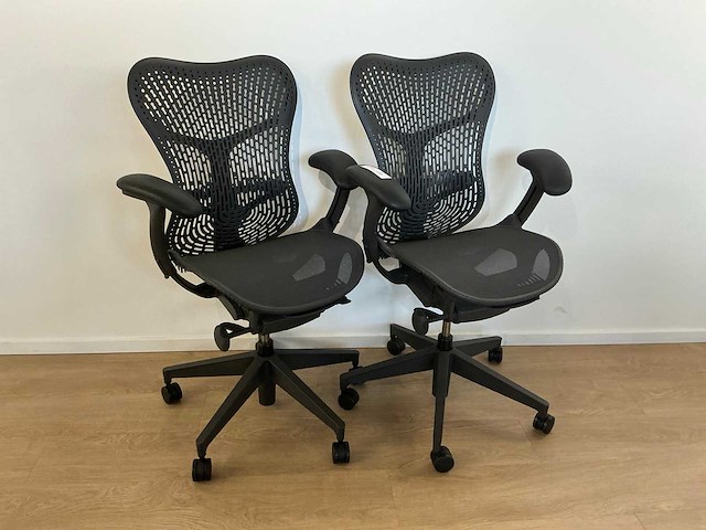 2020 herman miller mirra 2 bureaustoel (2x) - afbeelding 1 van  9