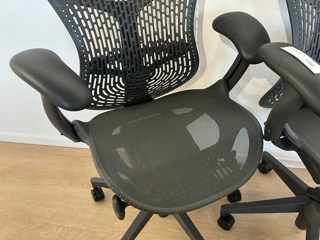 2020 herman miller mirra 2 bureaustoel (2x) - afbeelding 5 van  9