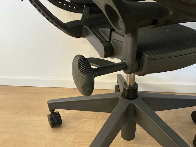 2020 herman miller mirra 2 bureaustoel (2x) - afbeelding 6 van  9